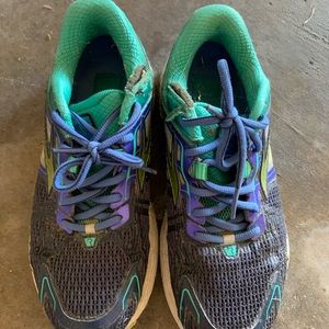 Brooks Ravenna size 7.5 B